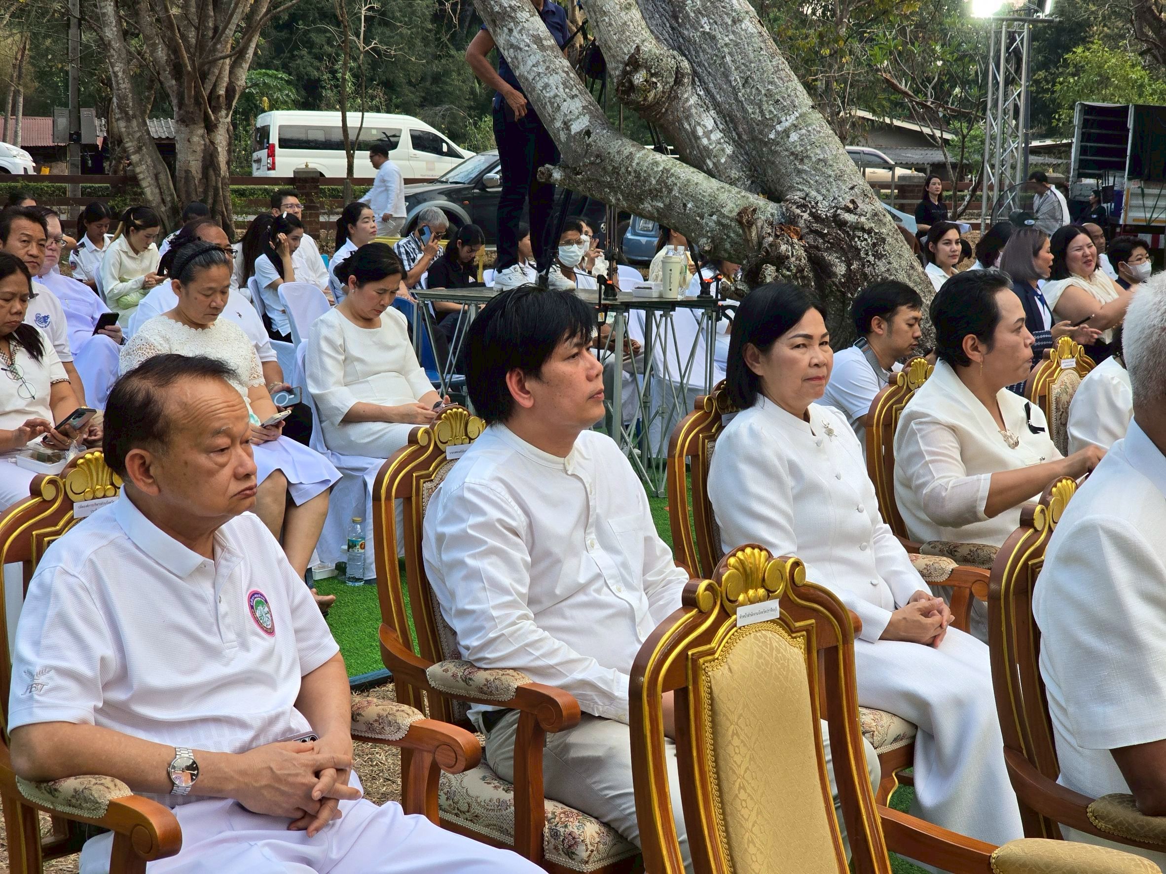 title - วันพฤห้สบดีที่ 12 กุมภาพันธ์ 2569 นายวิทูล ประดิษฐบุญ ปฏิรูปที่ดินจังหวัดปราจีนบุรี ผู้อำนวยอำนวยการ กลุ่มกฎหมาย และเจ้าหน้าที่ ส.ป.ก.ปราจีนบรี่ ร่วมงานแถลงข่าว การจัดงาน เทศกาลมามปูรมีศรีปราจีน ครั้งที่ 40 ประจำปี 2569